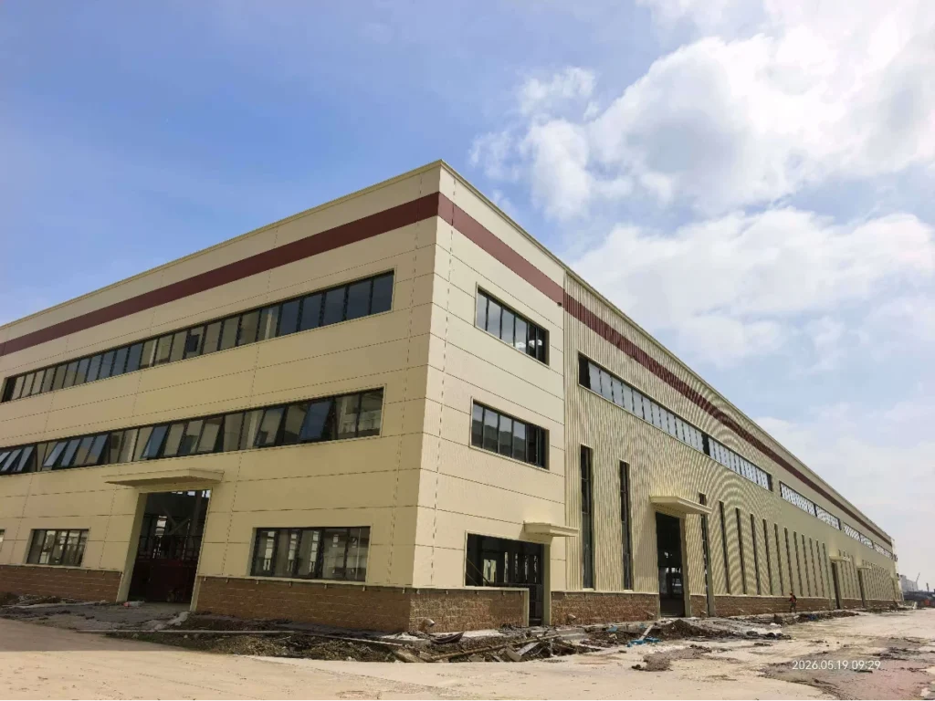 Entrepôt et atelier à structure métallique