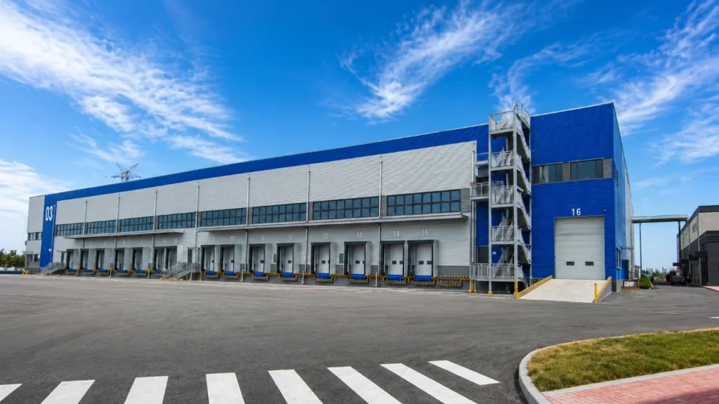 Los productos industriales de VIKKINS muestran componentes y sistemas de estructuras de acero.