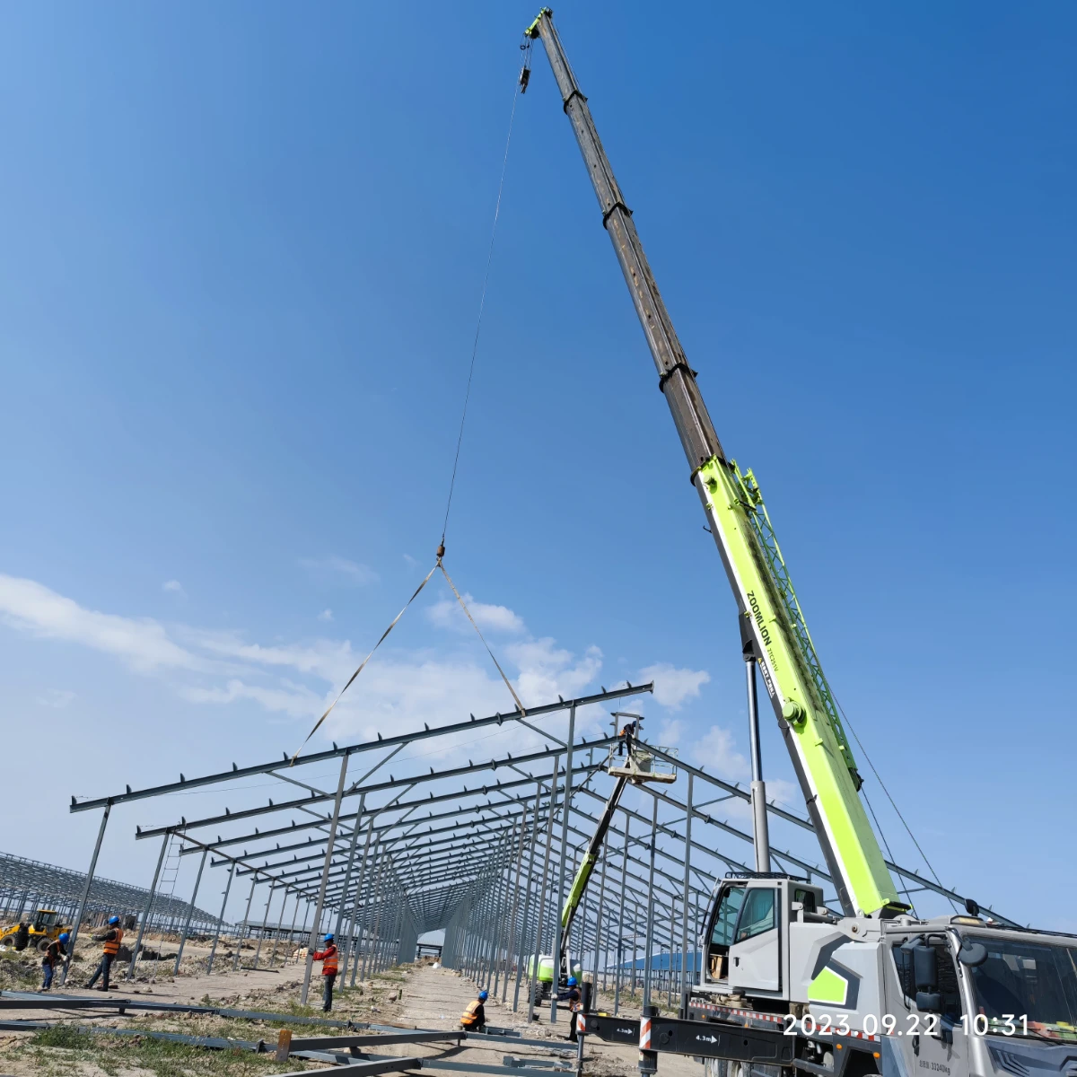 Bolt-together assembly of prefabricated steel dairy barns