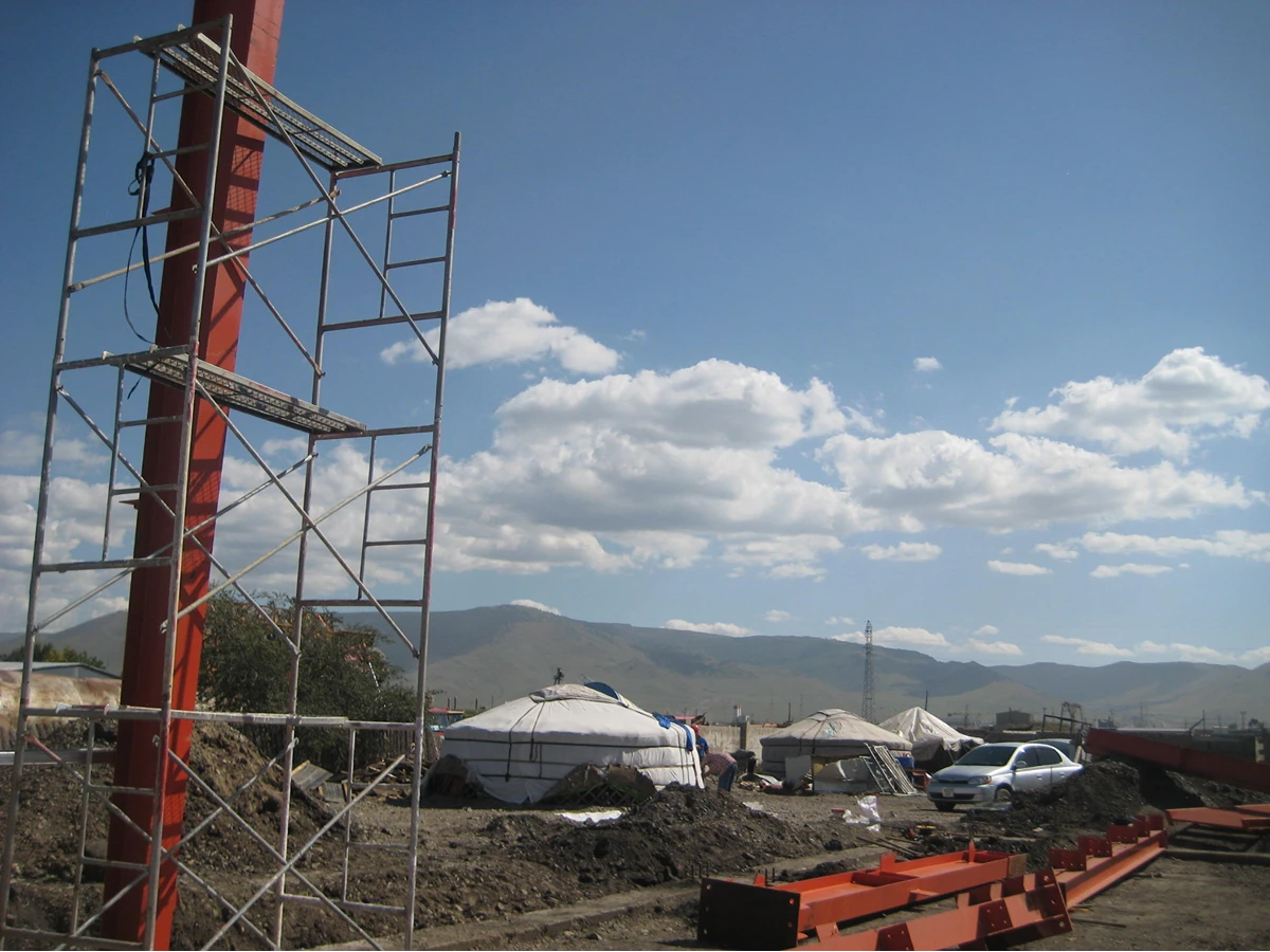 Crane lifting steel frame for fast on-site assembly