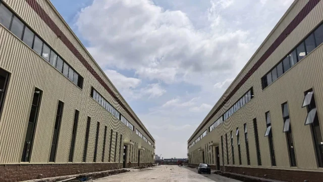 Oficina de armazéns com estrutura de aço