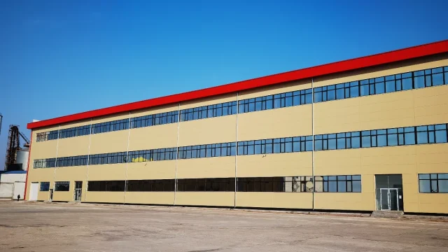 Multi-storey steel structure grain processing facility with silos